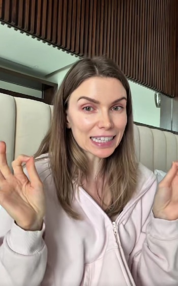 Asegura que el equipo abandonó la boda antes de terminar el evento.