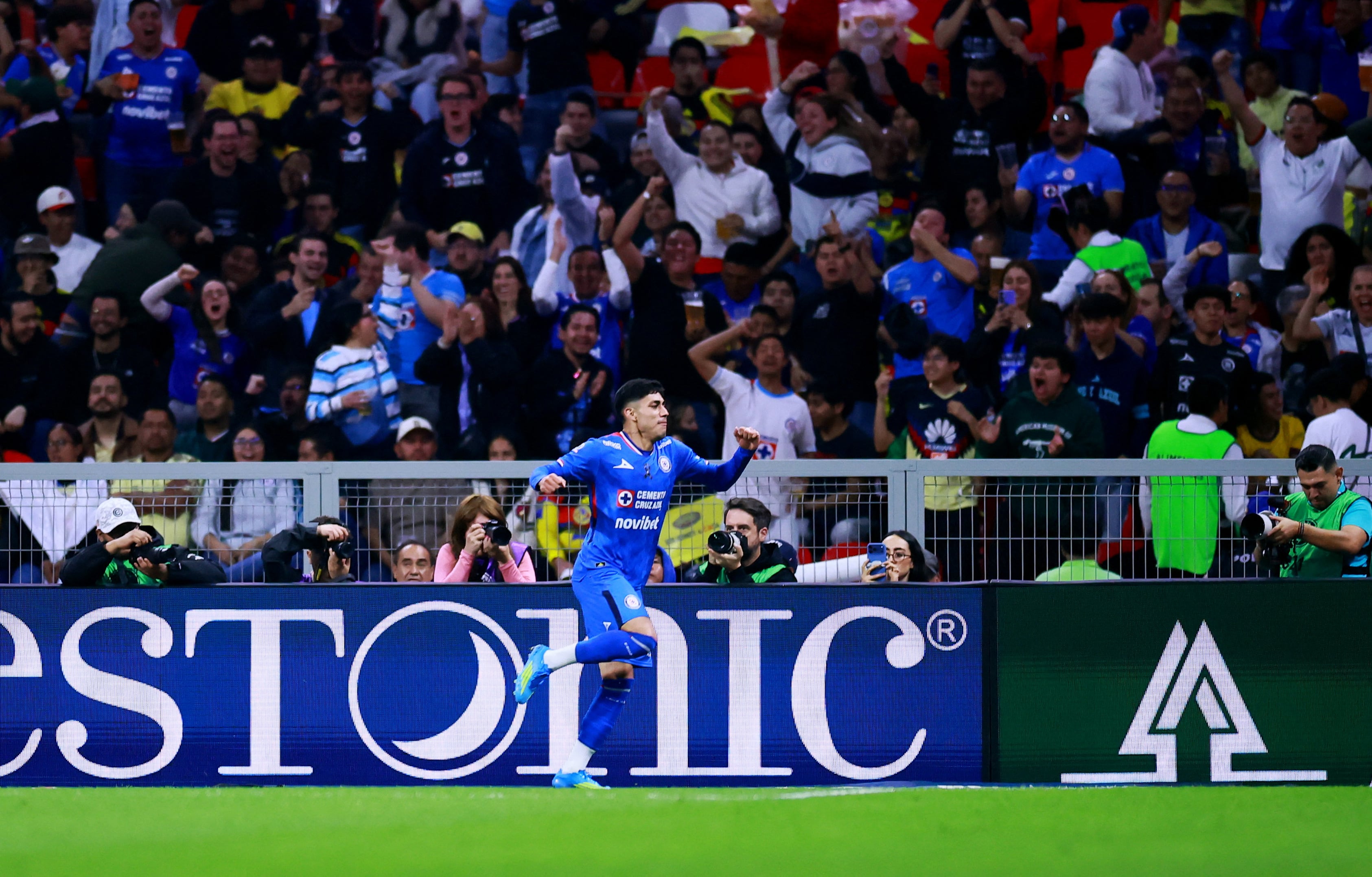 La Máquina vuelve a la Ciudad de México tras dos años lejos del Estadio Azteca para disputar un duelo decisivo ante Necaxa, donde buscará cerrar el torneo regular con una victoria ante su afición.REUTERS/Eloisa Sánchez