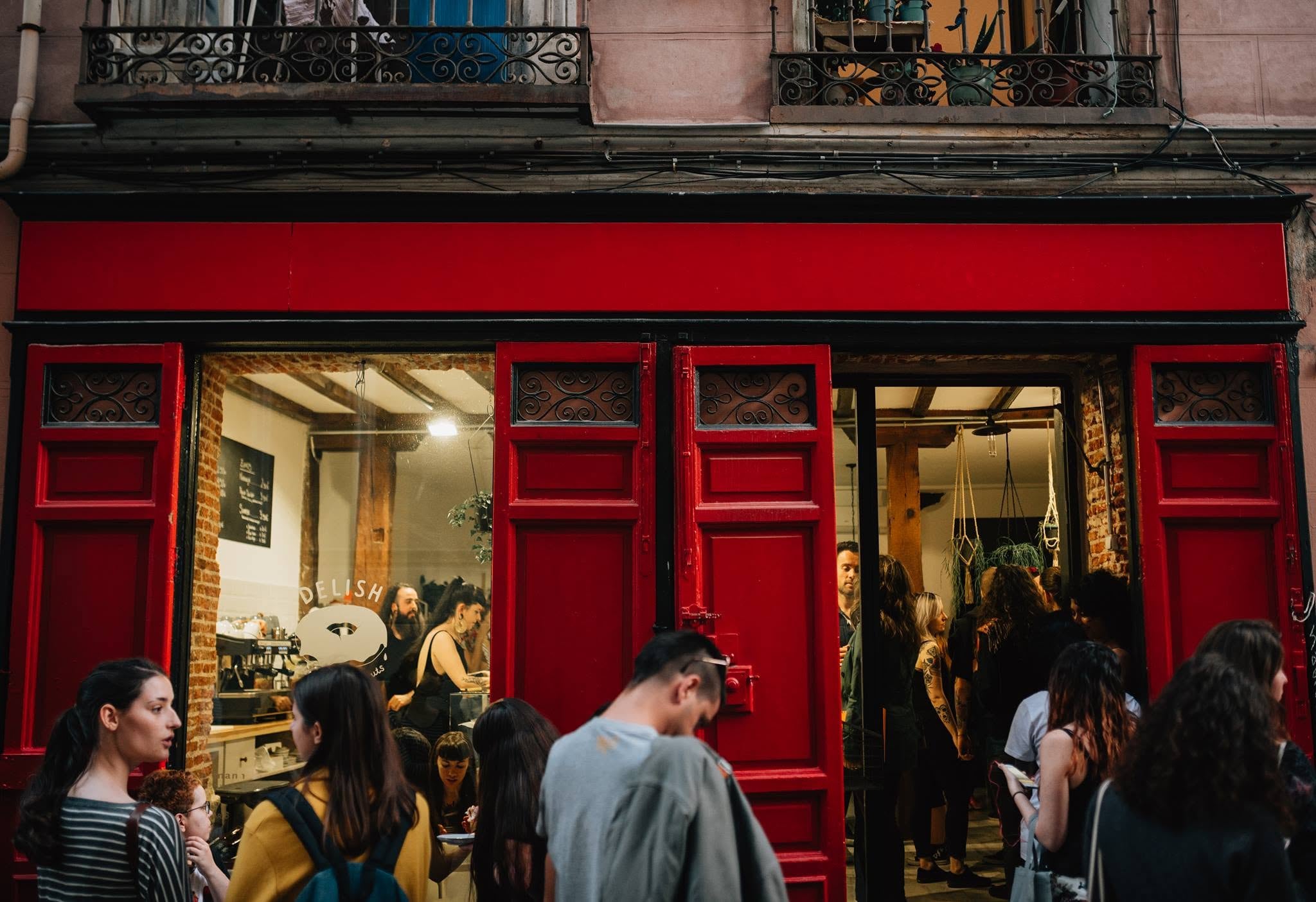 La entrada de Delish, el local de donuts veganos en Conde Duque (Facebook)