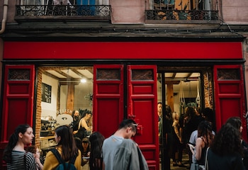La entrada de Delish, el local de donuts veganos en Conde Duque (Facebook)