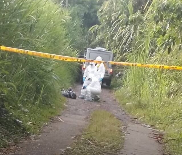 El CTI de la Fiscalía realizó el levantamiento de los dos cuerpos embolsados - crédito Facebook