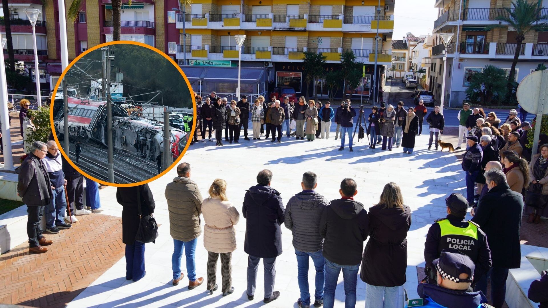 El minuto de silencio para los afectados por el accidente de Amaduz en Punta Umbría (Montaje Infobae)