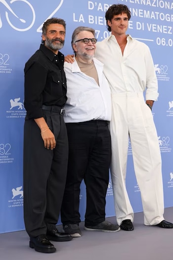 Oscar Isaac junto a Guillermo