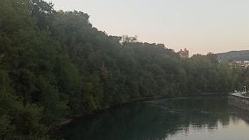 Rescatado en San Sebastián tras tirarse al río Urumea para recuperar el móvil