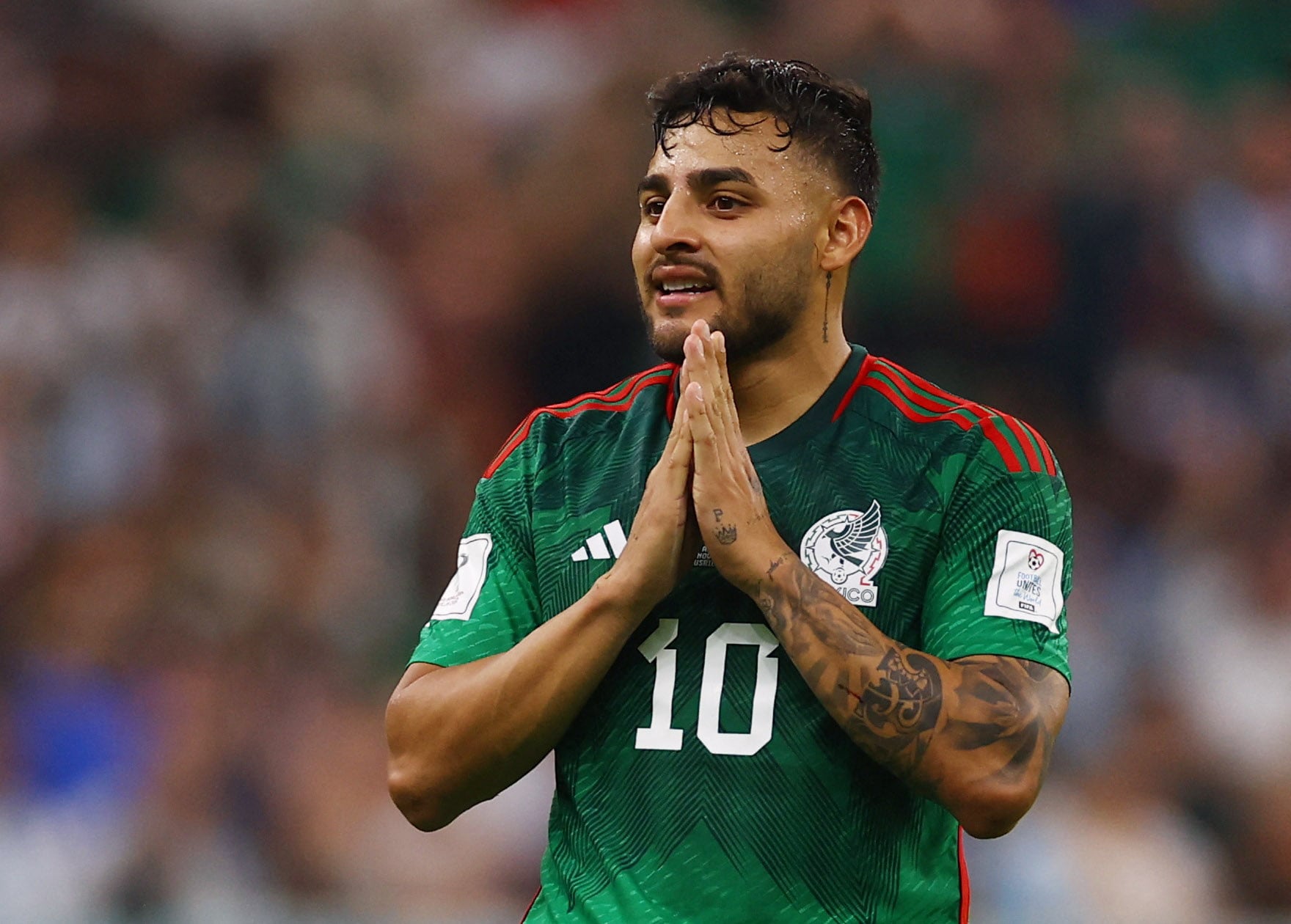 La competencia entre Alexis Vega, César Huerta y Julián Quiñones destaca la disputa por los puestos ofensivos dentro de la convocatoria tricolor. (REUTERS/Kai Pfaffenbach)