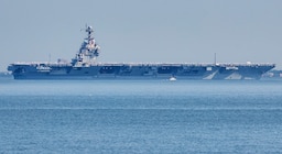 Estados Unidos advirtió que 20 buques de guerra patrullan Medio Oriente mientras Trump amenaza con nuevos ataques contra Irán