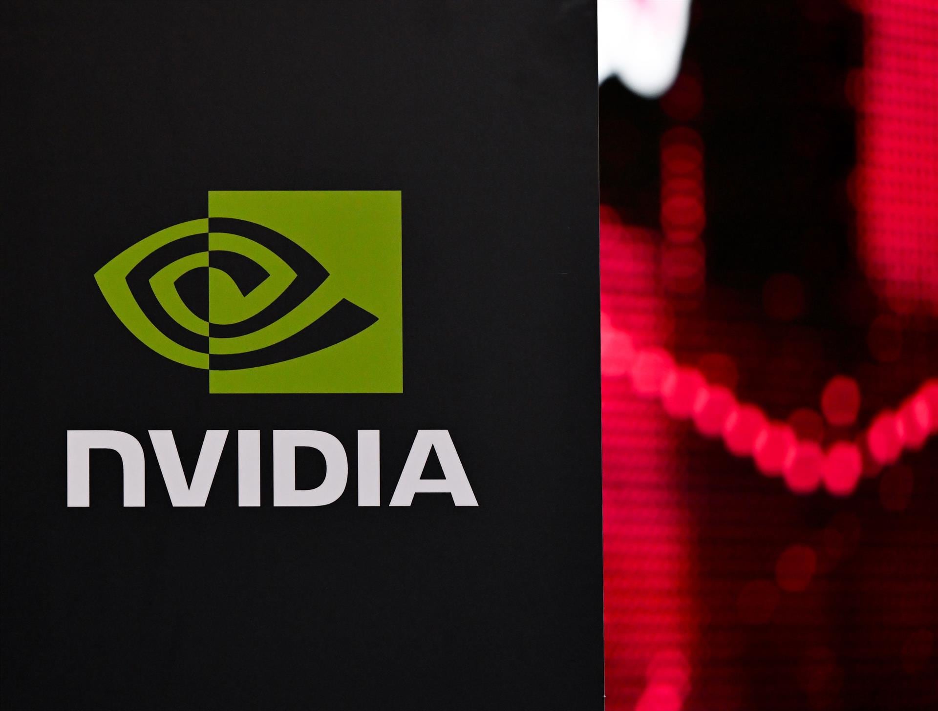 Nvidia enfrenta competencia de Amazon, Microsoft y Google en el desarrollo de chips para IA. (Europa Press)