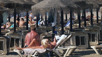 El calor pone hoy en aviso a 12 comunidades, 5 en nivel naranja, y las tormentas a Asturias y Galicia