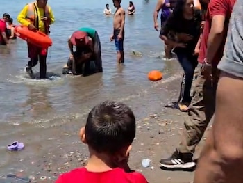 Autoridades de Honduras recomiendan conducir con precaución, respetar los límites de velocidad y evitar el consumo de alcohol antes de actividades acuáticas o al volante. (Foto: Cuerpo de Bomberos)