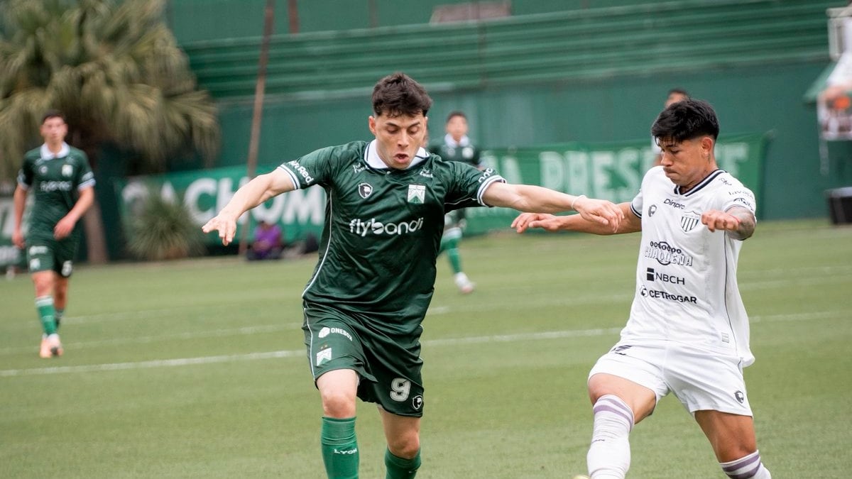 Ferro perdió con un gol a los 14 segundos y puso al rojo vivo la lucha por el primer ascenso a la Liga Profesional