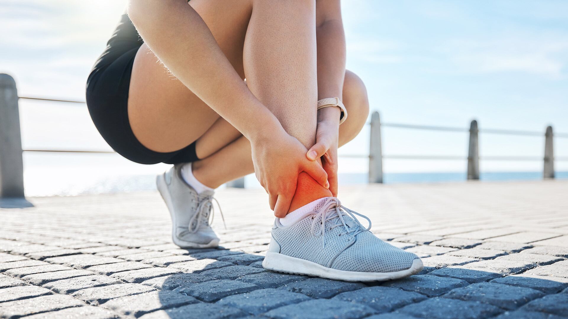 El escape de gases en las articulaciones sinoviales es la causa más común de los crujidos articulares, según expertos (Freepik)