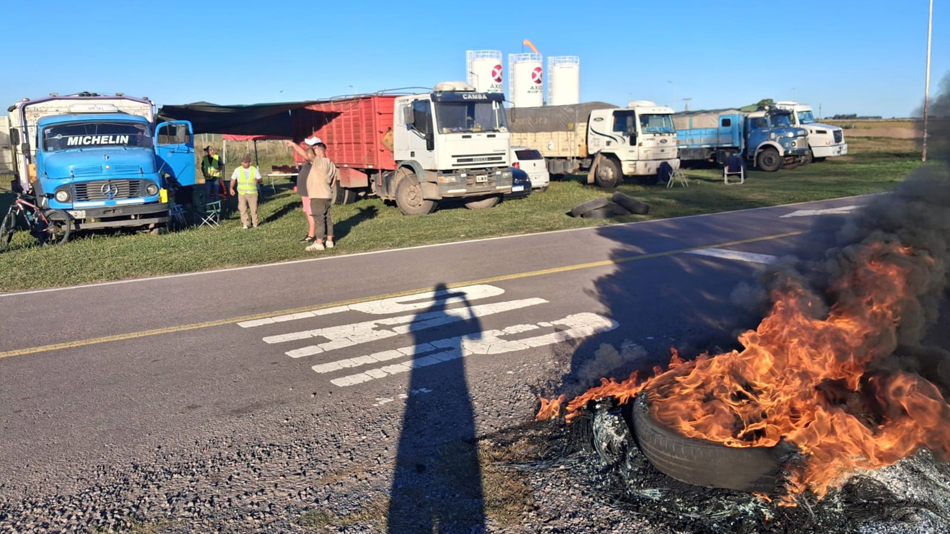 Más de 20 buques permanecen fondeados en Bahía Blanca y otros nueve en Quequén, sin posibilidad de cargar