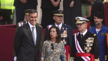 Margarita Robles se convierte en la ministra de Defensa más longeva de la democracia: la crisis de Ceuta y sus disputas con el Gobierno, Trump y los militares