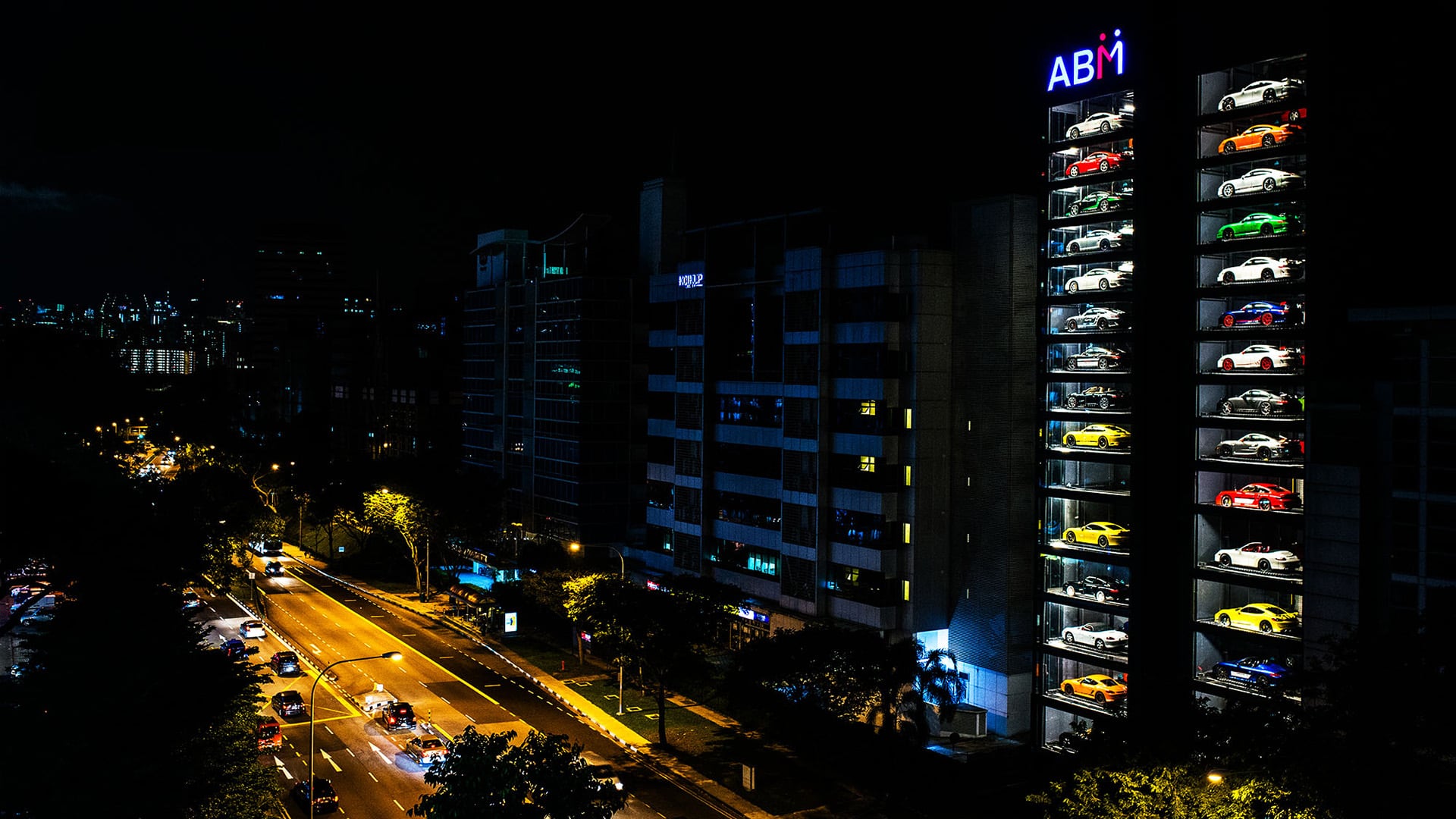 El ABM Building mide 65 metros y puede albergar hasta 60 autos de lujo y colección.