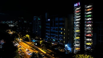 ABM Building de Autobahn Motors