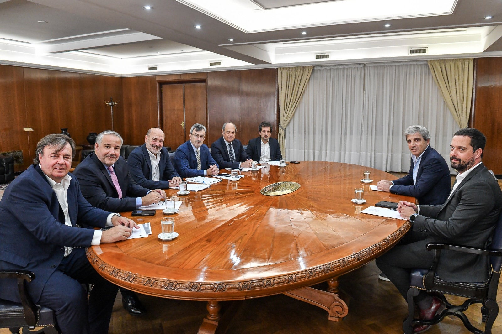 El ministro de Economía, Luis Caputo, recibió a la cúpula de la Unión Industrial Argentina (UIA).