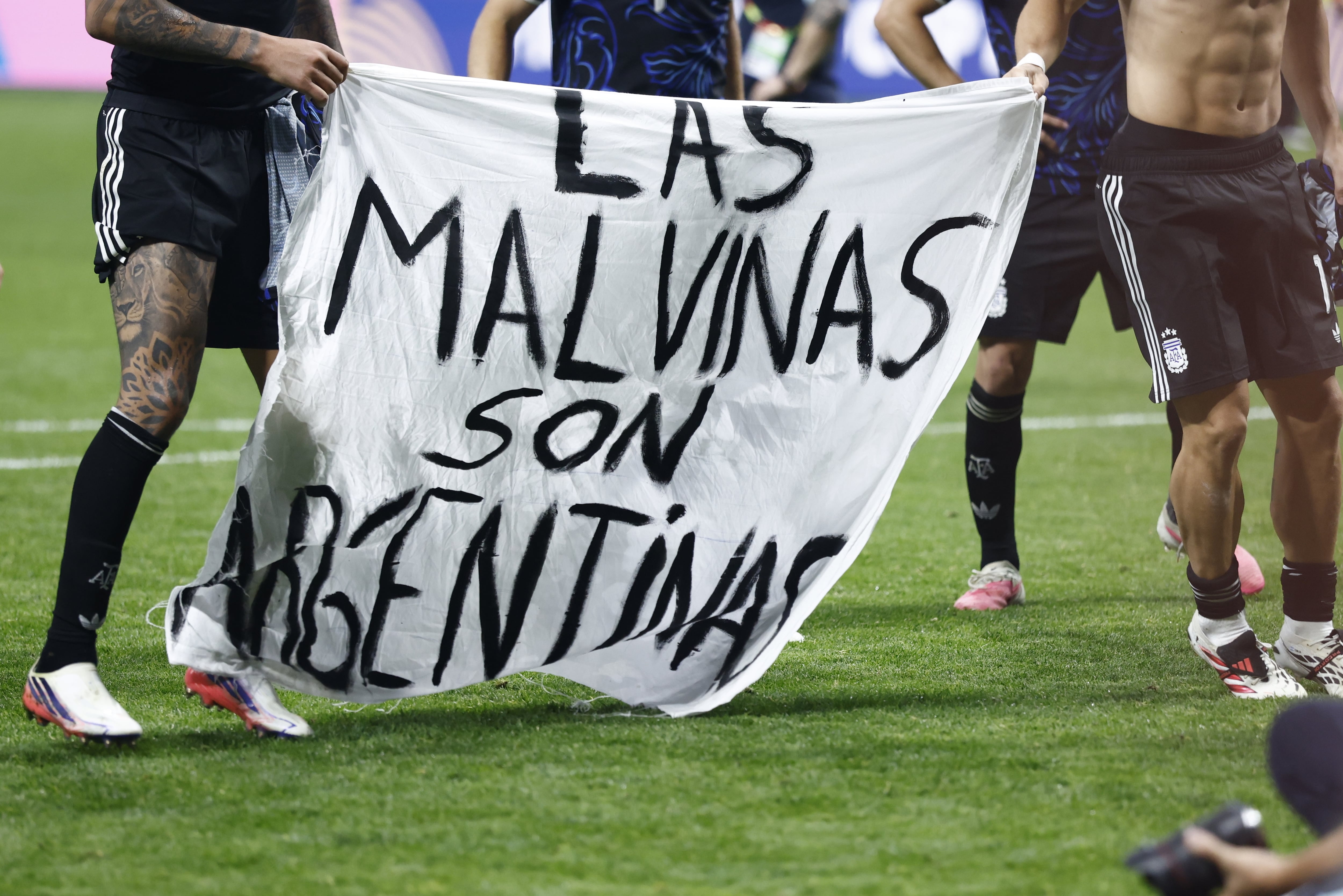 “Puede que el Mundial no sea nuestro, pero las islas Malvinas sin duda lo son”: la respuesta de Inglaterra a la bandera de la Selección