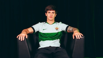 El joven argentino Tiziano Perrotta firma por el Elche y se va cedido a Defensa y Justicia