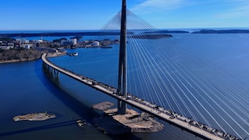 Inauguraron en Helsinki uno de los puentes urbanos peatonales más largos del mundo