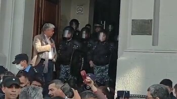 Docentes se enfrentaron a la policía en La Rioja