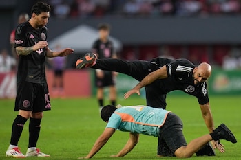 El fanático golpeó al Guardaespaldas