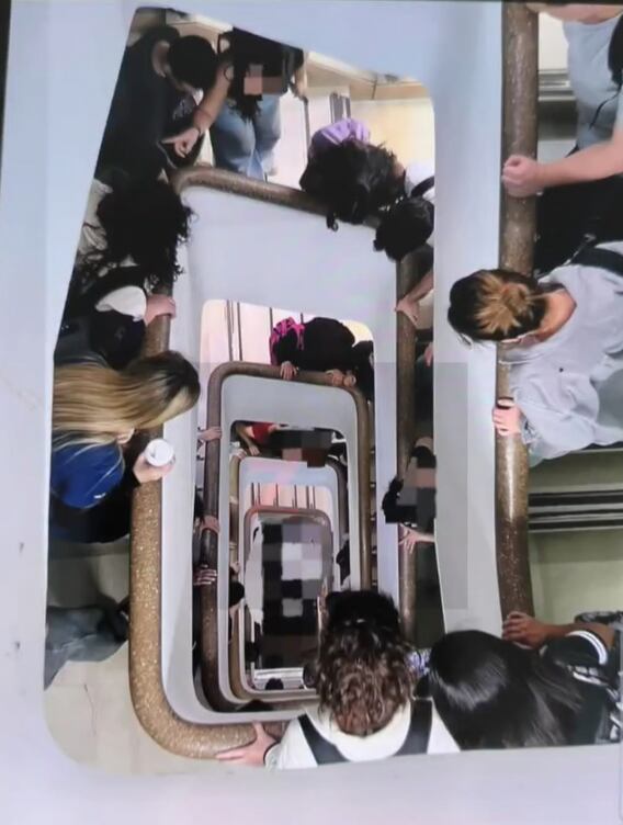 El joven fue hallado con heridas en el rostro en el pulmón de la escalera del subsuelo de la Facultad de Medicina