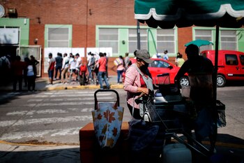 Miles de residentes bolivianos en