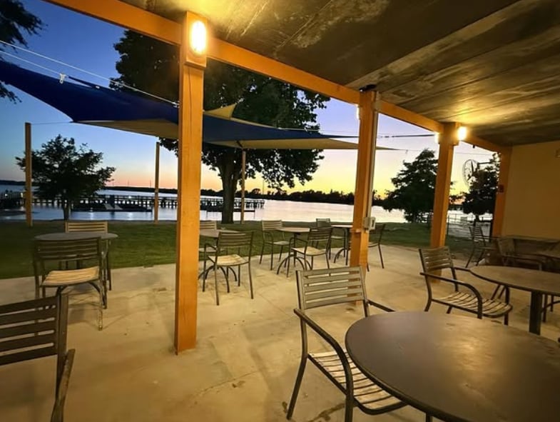 Tras la tragedia, el restaurante y la comunidad se unieron en acciones de apoyo y acompañamiento para quienes resultaron más afectados (Driftwood Grill Home of the Lazy Gator)