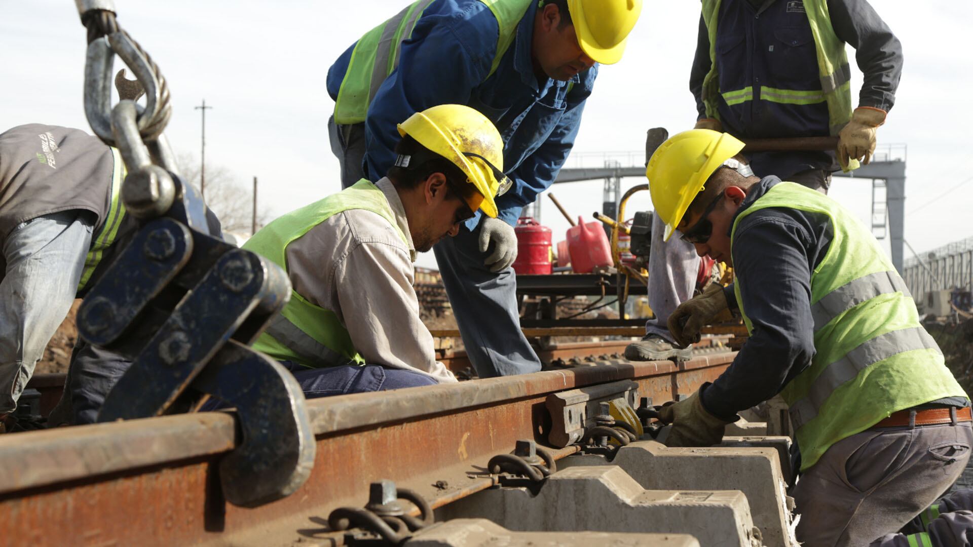 El Plan de Emergencia Ferroviaria prevé renovar 40 km de vías y 47 km de tercer riel en 24 meses