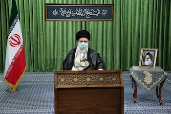 El líder supremo de Irán, el ayatollah Ali Khamenei, pronuncia un discurso durante una reunión virtual en Teherán, Irán, el 27 de mayo de 2021 (Sitio web oficial de Khamenei/Handout vía REUTERS)