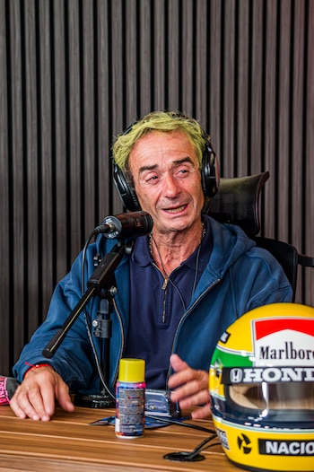Aníbal se mostró sonriente con su nuevo look