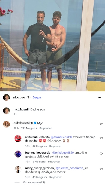 Imagen de un reflejo. Un hombre adulto en camiseta negra y un joven sin camiseta posan. Detrás hay una piscina, una hamaca y el mar