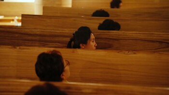 Los participantes pasan cerca de