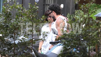 Luciano Castro y Griselda Siciliani viven a 50 metros del hotel donde falleció Liam Payne y habitualmente saludan a lis fans que allí se congregan