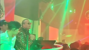 Alfredo Adame sorprende como DJ en club de Cuernavaca