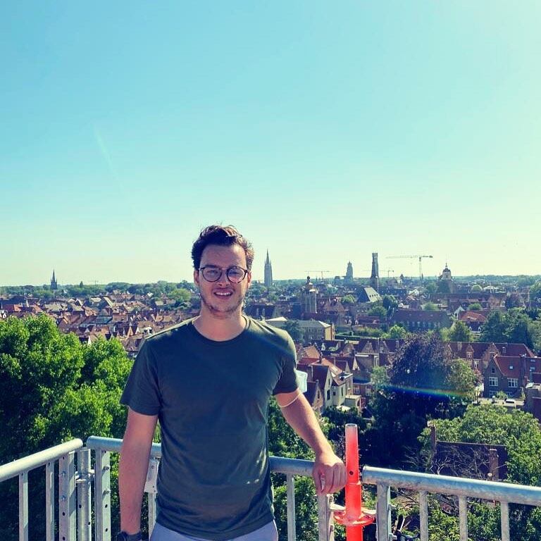 Se convirtió en el director más joven de la liga belga. (IG Luciano Muchio)