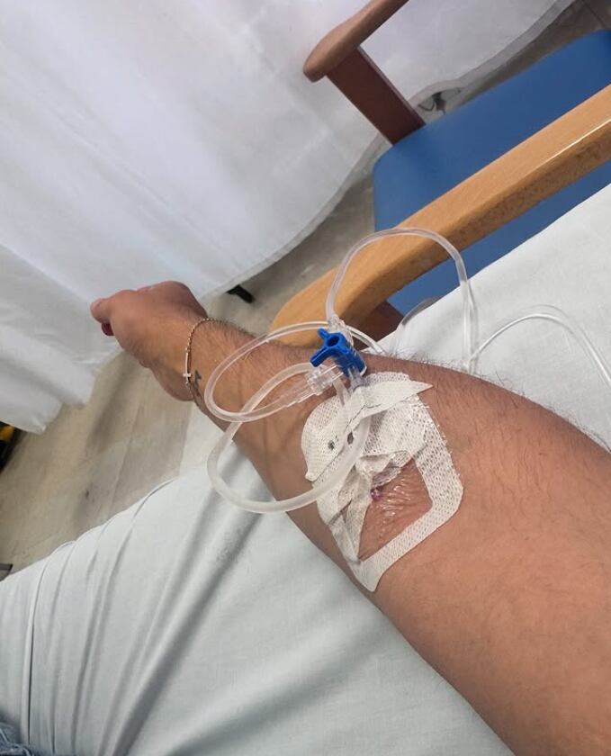Kiko Hernández esta mañana en el hospital. (Instagram)