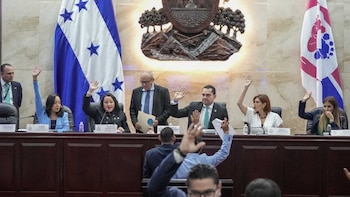 Tomás Zambrano aseguró que los fondos descontados ya comenzaron a beneficiar escuelas y centros educativos del país.(FOTO: Hondudiario)