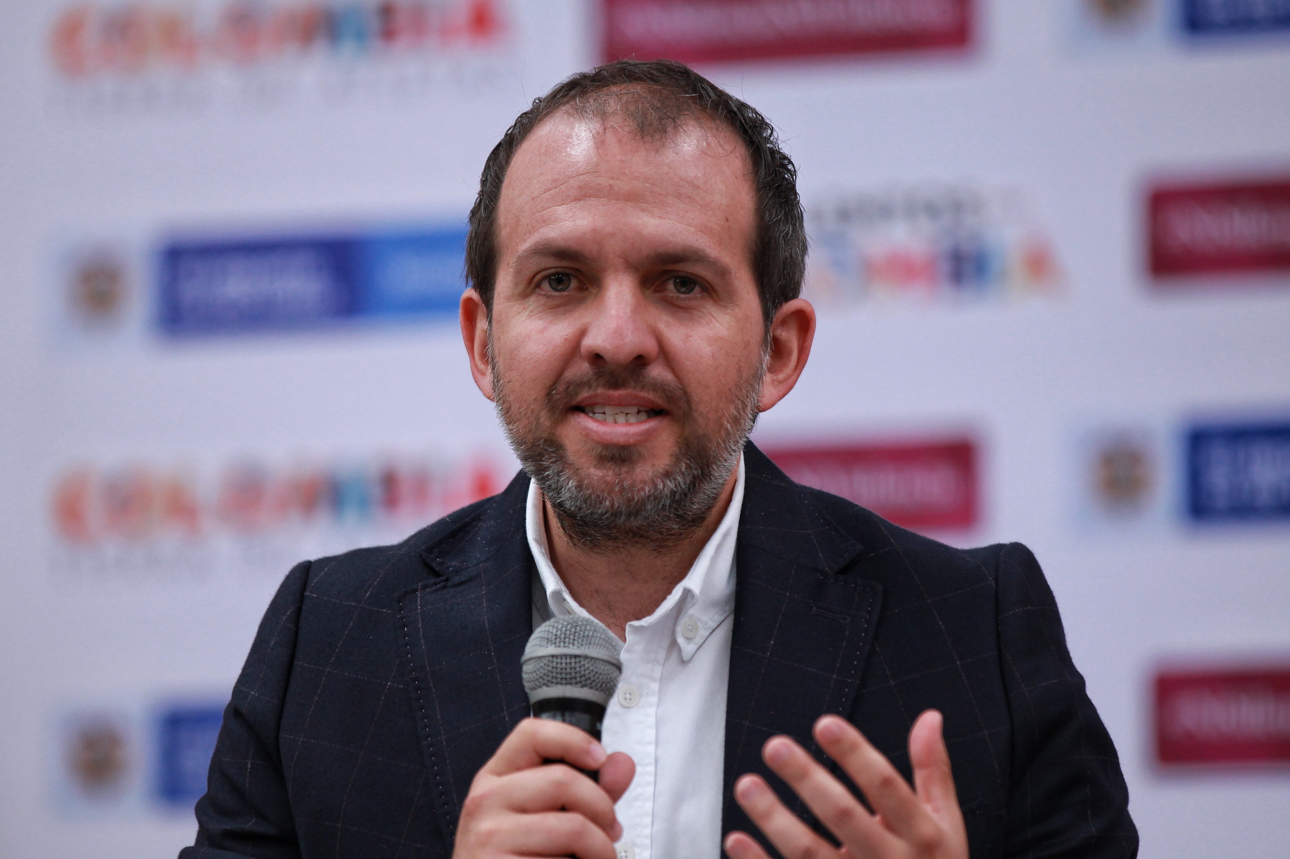 Ernesto Lucena grabó su nombre en la historia del deporte nacional, al ser el primer ministro de esta cartera - crédito Camila Díaz / Colprensa