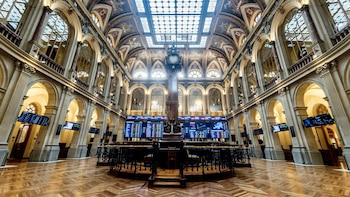 El Ibex 35 sube levemente