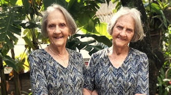 Hilda y Teresa, dos hermanas mellizas separadas. Una en Miami y la otra en Cuba, anhelando el reencuentro