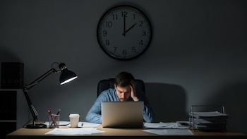 Cómo se regula el pago de horas extras en Estados Unidos