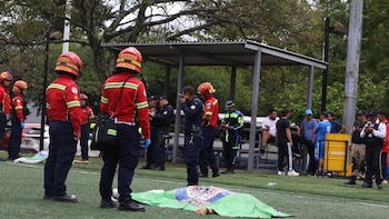 Asesinados a tiros un exfiscal de Guatemala que dirigía un partido de fútbol y una "víctima colateral"