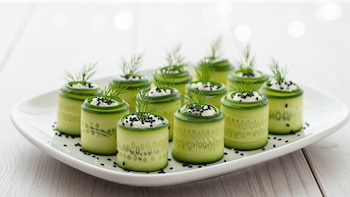 Rollitos de pepino con hummus: snack fresco, bajo en calorías y alto en fibra