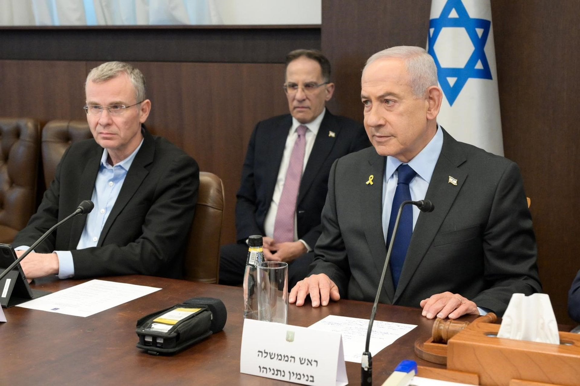 Durante una reunión del consejo de ministros en Jerusalén, Netanyahu afirmó que Israel apoya las “aspiraciones a la libertad y a la justicia” de los manifestantes