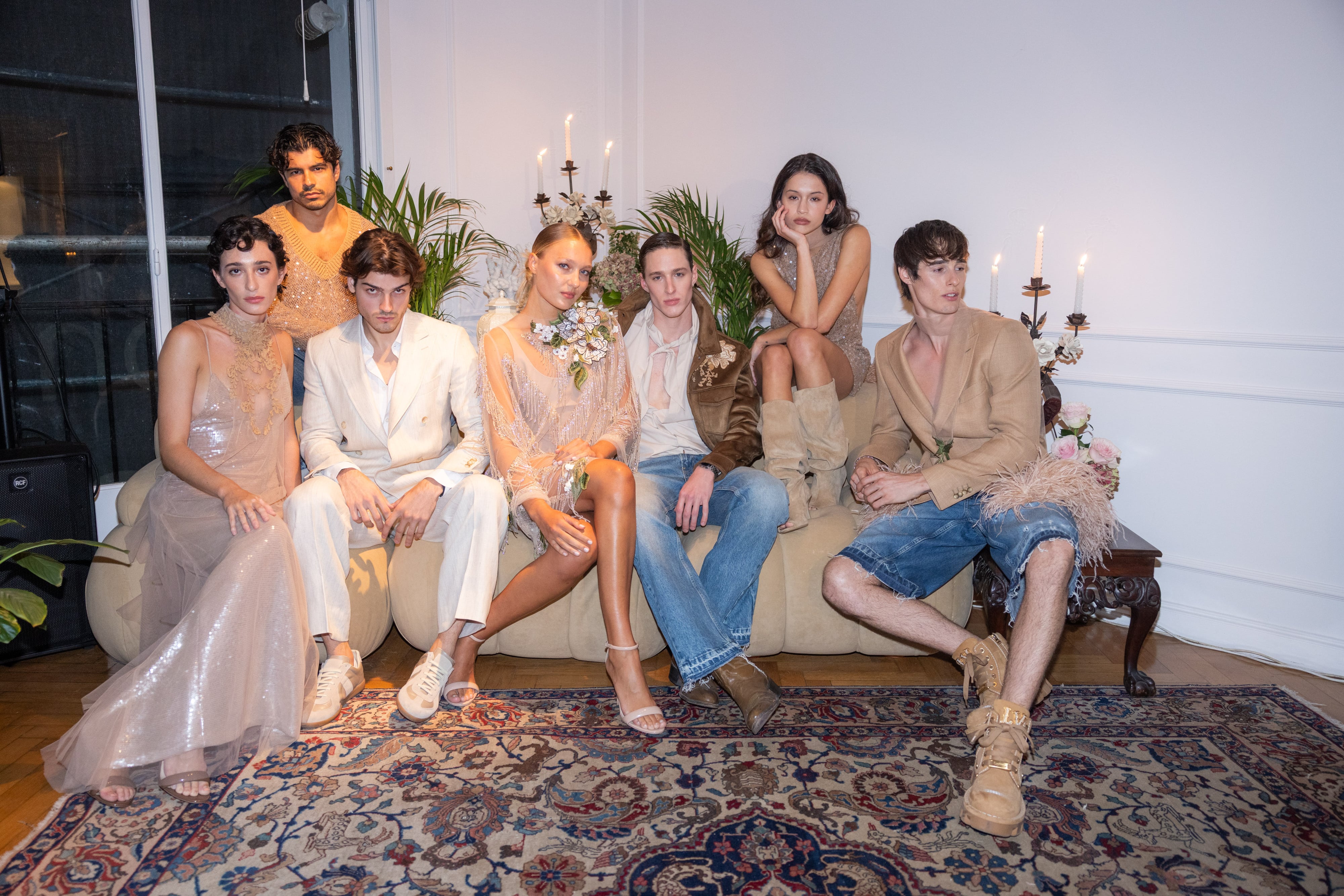 La colección presentada en Buenos Aires destaca la combinación de técnicas artesanales y detalles de autor en cada prenda