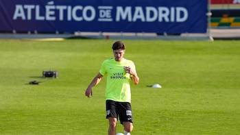 Los argentinos Julián Álvarez y 'Cuti' Romero no entran en la convocatoria para el duelo de Liga ante el Málaga