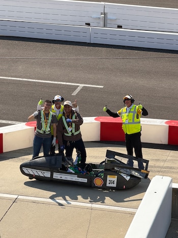 Integrantes del equipo estudiantil colombiano, en la Shell Eco-marathon de Indianápolis, Estados Unidos - crédito suministrado a Infobae