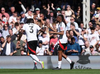 Alex Iwobi celebra su gol