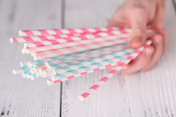 Las alternativas al plástico, más caras y menos efectivas, aumentan el debate